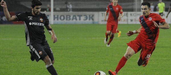 Игрок ЦСКА Муталип Алибеков (слева) и игрок Енисея Артур Малоян Игрок ЦСКА Муталип Алибеков (слева) и игрок Енисея Артур Малоян - Sputnik Արմենիա