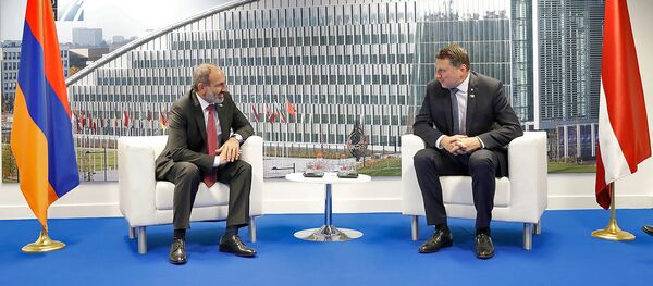 Премьер-министр Армении встретился с Президентом Латвии Раймондом Вейонисом (12 июля 2018). Брюссель - Sputnik Армения