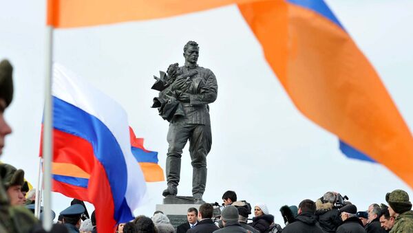 Памятник советским воинам, принявшим участие в ликвидации последствий землетрясения в Армении 7 декабря 1988 года, открыт в понедельник в Спитаке - Sputnik Արմենիա