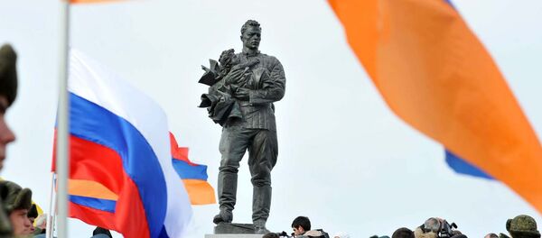 Памятник советским воинам, принявшим участие в ликвидации последствий землетрясения в Армении 7 декабря 1988 года, открыт в понедельник в Спитаке - Sputnik Армения