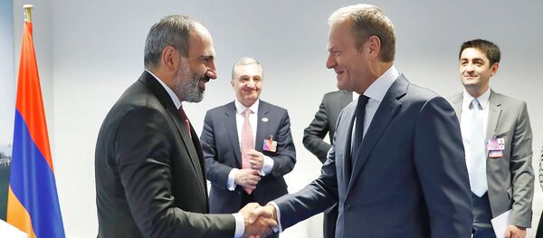 Премьер-министр Армении Никол Пашинян встретился с Председателем Европейского совета Дональдом Туском (12 июля 2018). Брюссель - Sputnik Армения