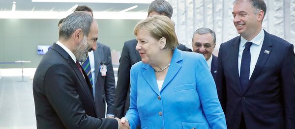 Встреча Премьер-министра Армении Никола Пашиняна и канцлера Германии Ангелы Меркель (12 июля 2018). Брюссель Встреча Премьер-министра Армении Никола Пашиняна и канцлера Германии Ангелы Меркель (12 июля 2018). Брюссель - Sputnik Армения