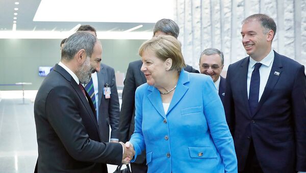 Встреча Премьер-министра Армении Никола Пашиняна и канцлера Германии Ангелы Меркель (12 июля 2018). Брюссель - Sputnik Армения