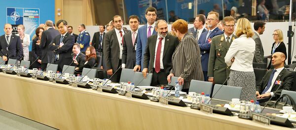 Премьер-министр Армении Никол Пашинян на саммите НАТО (17 июля 2018). Брюссель Премьер-министр Армении Никол Пашинян на саммите НАТО (17 июля 2018). Брюссель - Sputnik Армения