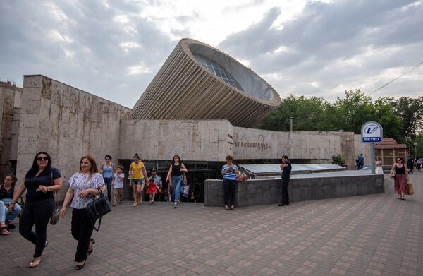 Станция метро Еритасардакан, Ереван - Sputnik Армения