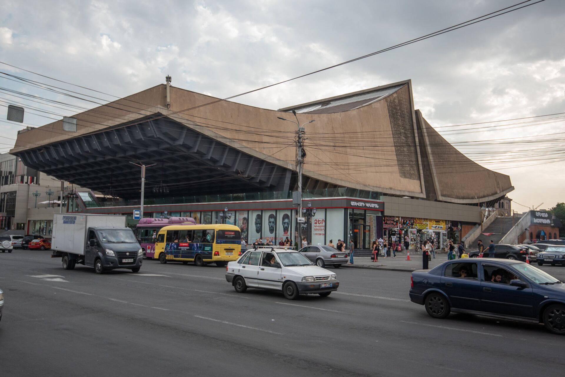 Здание кинотеатра Айрарат, Ереван - Sputnik Армения, 1920, 06.02.2026