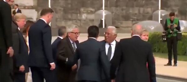 Юнкер на саммите НАТО Юнкер на саммите НАТО - Sputnik Армения