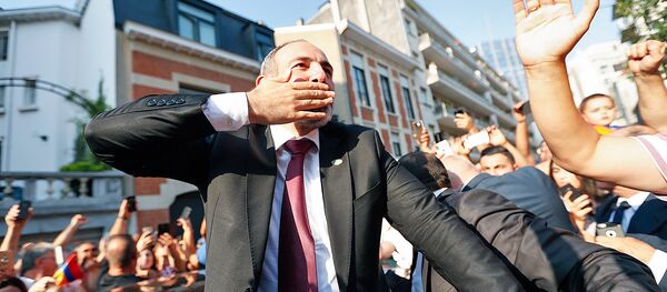 Премьер-министр Армении Никол Пашинян встретился с представителями армянской диаспоры Бельгии (12 июля 2018). Брюссель - Sputnik Армения