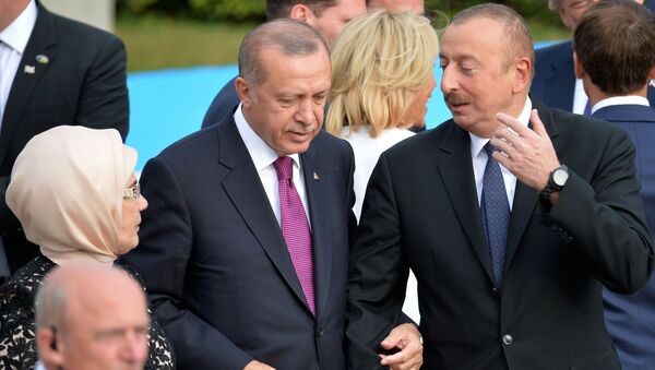 Президенты Турции и Азербайджана Реджеп Тайип Эрдоган с супругой Эмине и Ильхам Алиев на саммите глав государств и глав правительств стран-участниц НАТО (11 июля 2018). Брюссель - Sputnik Արմենիա