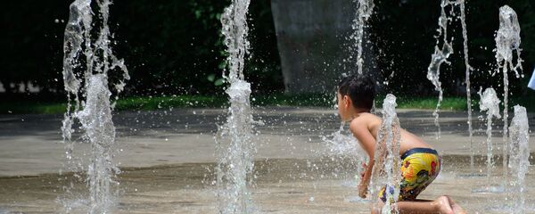 Мальчик и фонтан - Sputnik Армения