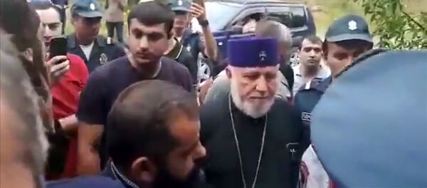 Акция протеста против католикоса Гарегина II - Sputnik Արմենիա