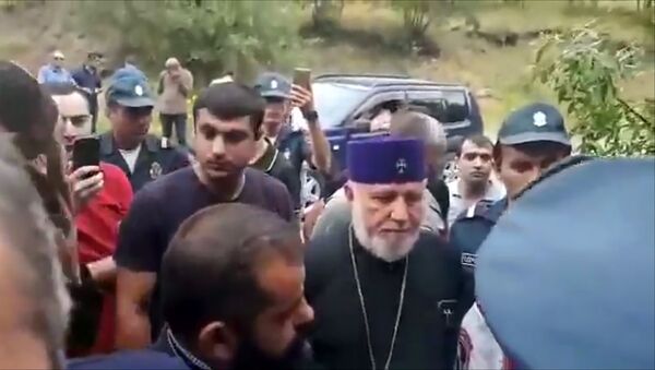Акция протеста против католикоса Гарегина II - Sputnik Армения