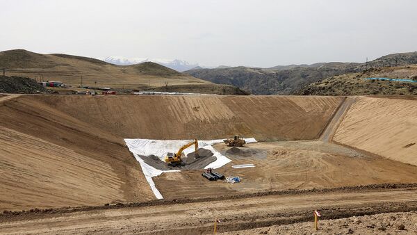 Власти молчат, экологи кричат: чем так неугодил армянам золотой рудник в Амулсаре - Sputnik Армения