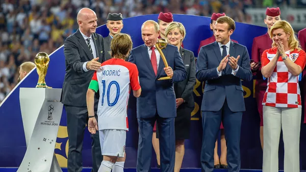 Церемония награждения победителей чемпионата мира по футболу FIFA 2018 года на стадионе Лужники. Лука Модрич получил приз лучшего игрока (15 июля 2018). Москвa - Sputnik Армения