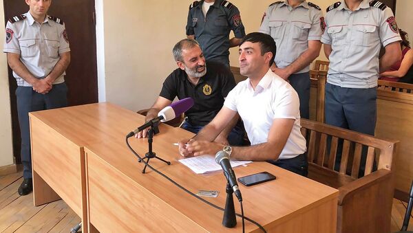 Арарата Хандояна освободили из зала заседания (16 июля 2018). Гюмри - Sputnik Армения