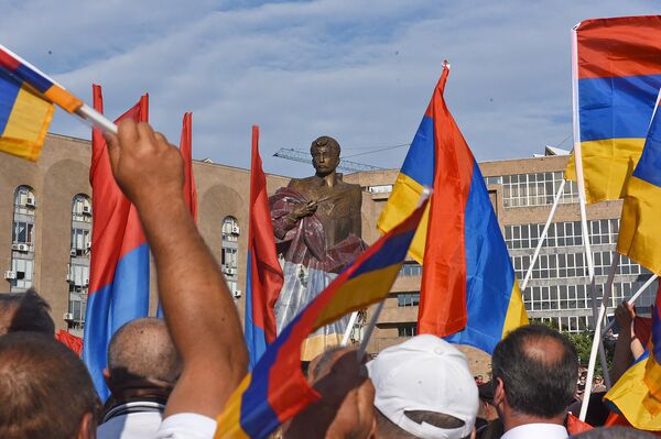 Oфициальноe открытиe памятника Араму Манукяну (17 июля 2018). Еревaн Oфициальноe открытиe памятника Араму Манукяну (17 июля 2018). Еревaн - Sputnik Արմենիա