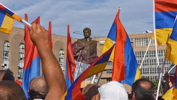 Oфициальноe открытиe памятника Араму Манукяну (17 июля 2018). Еревaн - Sputnik Армения