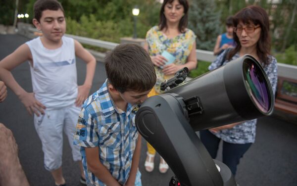 Արմեն Սարգսյանը երեխաների հետ աստղադիտում է իրականացրել - Sputnik Արմենիա
