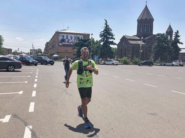 Армянин из Марселя Ара Хачадурян в Гюмри - Sputnik Արմենիա