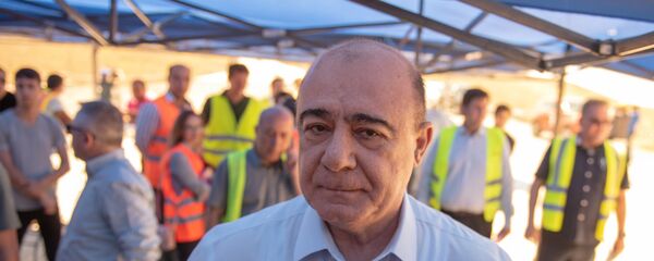 Мэр Гюмри Самвел Баласанян на презентации строительных работ автотрассы Север-Юг (18 июля 2018). Арагацотн Мэр Гюмри Самвел Баласанян на презентации строительных работ автотрассы Север-Юг (18 июля 2018). Арагацотн - Sputnik Արմենիա