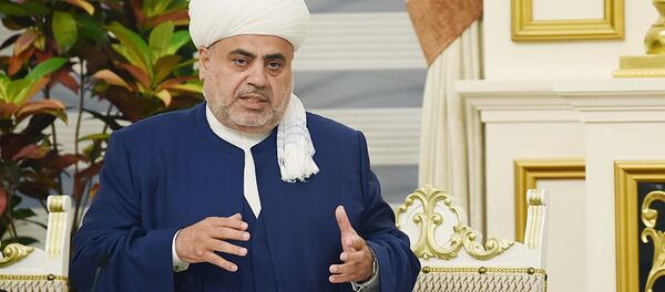 Председатель Управления мусульман Кавказа шейх уль-ислам Аллахшукюр Пашазаде устроил ифтар по случаю священного месяца Рамаза (6 июня 2018). Бакy - Sputnik Армения