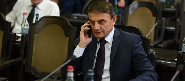 Начальник Полиции Валерий Осипян перед заседанием правительства (19 июля 2018). Еревaн Начальник Полиции Валерий Осипян перед заседанием правительства (19 июля 2018). Еревaн - Sputnik Արմենիա