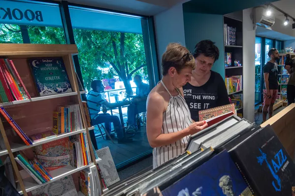 Открытие книжного магазина Зангак в центре города (19 июля 2018). Еревaн Открытие книжного магазина Зангак в центре города (19 июля 2018). Еревaн - Sputnik Армения
