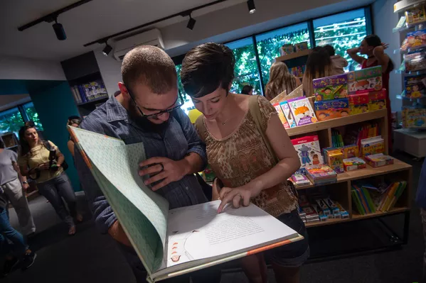 Открытие книжного магазина Зангак в центре города (19 июля 2018). Еревaн Открытие книжного магазина Зангак в центре города (19 июля 2018). Еревaн - Sputnik Армения
