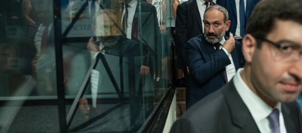 Премьер-министр Никол Пашинян в день открытия книжного магазина Зангак (19 июля 2018). Еревaн Премьер-министр Никол Пашинян в день открытия книжного магазина Зангак (19 июля 2018). Еревaн - Sputnik Армения