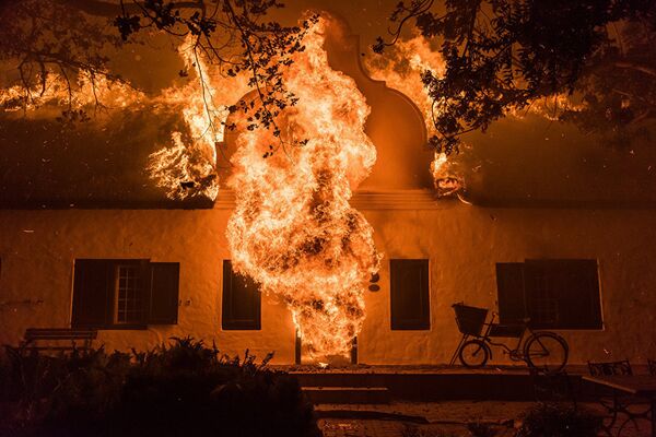 Фотография Джастина Салливана (ЮАР) из категории серии В огне: за гранью Моя Планета Фотография Джастина Салливана (ЮАР) из категории серии В огне: за гранью Моя Планета - Sputnik Армения