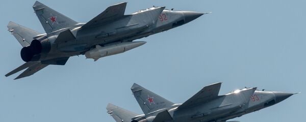 Многоцелевые истребители МиГ-31 с гиперзвуковыми ракетами Кинжал Многоцелевые истребители МиГ-31 с гиперзвуковыми ракетами Кинжал - Sputnik Армения