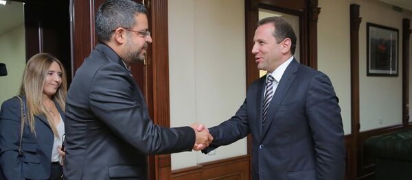 Министр обороны Армении Давид Тоноян принял чрезвычайного и полномочного посла Сирии в Армении Мохаммеда Хадж Ибрагима (20 июля 2018). Еревaн - Sputnik Արմենիա