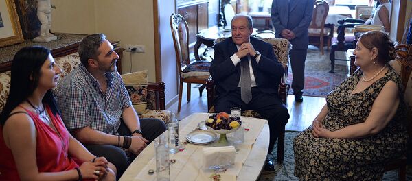 Армен Саркисян посетил мастерскую Минаса Аветисяна Армен Саркисян посетил мастерскую Минаса Аветисяна - Sputnik Արմենիա