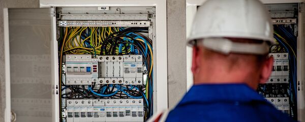 Электрик за работой - Sputnik Армения