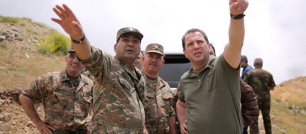 Министр обороны Армении Давид Тоноян на юго-восточной границе республики (21 июля 2018). Армения - Sputnik Արմենիա