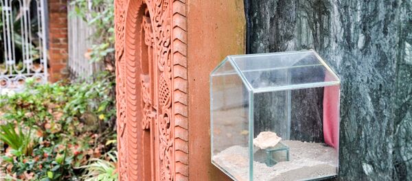 Хачкар рядом с армянской церковью в Монтевидео Хачкар рядом с армянской церковью в Монтевидео - Sputnik Արմենիա