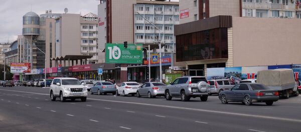 Автомобильное движение на центральной улице в Актау. - Sputnik Արմենիա