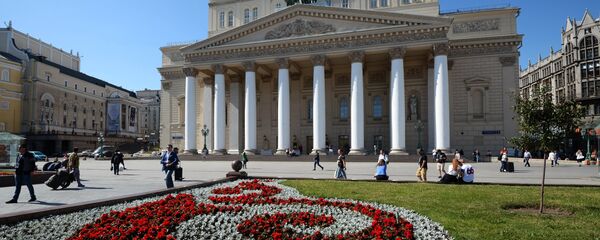 Цветник на площади у Большого театра в Москве. Цветник на площади у Большого театра в Москве. - Sputnik Армения