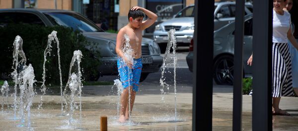 Мальчик и фонтан - Sputnik Армения