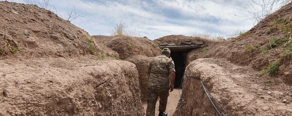 Военнослужащий армянской армии на боевой позиции - Sputnik Армения