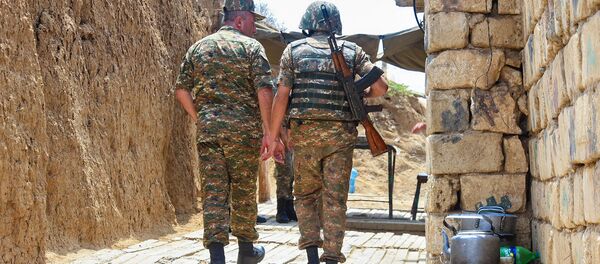Военнослужащие армянской армии на боевой позиции - Sputnik Армения