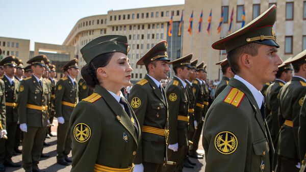 Церемония выдачи дипломов выпустникам военных вузов (25 июля 2018). Еревaн - Sputnik Արմենիա