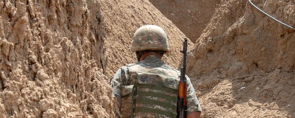 Армянский военнослужащий на боевой позиции Армянский военнослужащий на боевой позиции - Sputnik Արմենիա