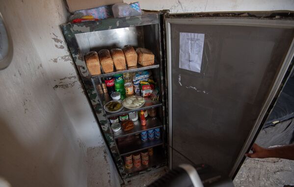 Шкаф с запасом еды на передовой - Sputnik Армения