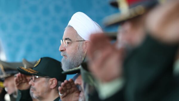 Президент Ирана Хасан Роухани на ежегодном военном параде (22 сентября 2017). Тегеран, Иран - Sputnik Արմենիա