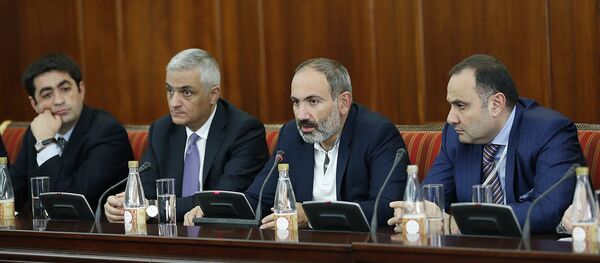 Делегация Армении во главе с премьер-министром Николом Пашиняном (26 июля 2018). Санкт-Петербург Делегация Армении во главе с премьер-министром Николом Пашиняном (26 июля 2018). Санкт-Петербург - Sputnik Արմենիա