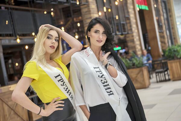 Участницы конкурса красоты Мисс СНГ-2018 из Грузии Аннамария Качеишвили и Лика Тория Участницы конкурса красоты Мисс СНГ-2018 из Грузии Аннамария Качеишвили и Лика Тория - Sputnik Армения