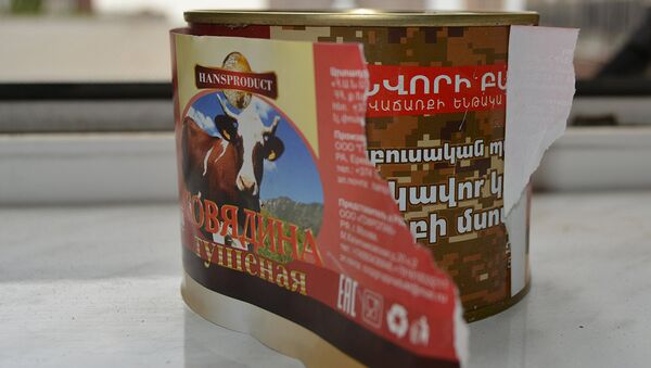 Гос.служба бесопасности пищевых продуктов выявила тушенки с двойной этикеткой - Sputnik Արմենիա