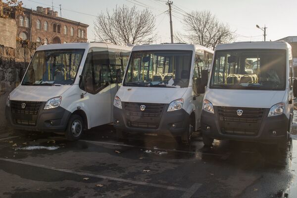 ФТС России подарила таможенной службе Армении более 140 служебных машин специального назначения ФТС России подарила таможенной службе Армении более 140 служебных машин специального назначения - Sputnik Армения