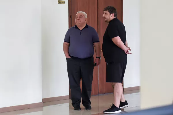 Юрий Хачатуров в здании суда Первой инстанции административного района Шенгавит (27 июля 2018). Еревaн Юрий Хачатуров в здании суда Первой инстанции административного района Шенгавит (27 июля 2018). Еревaн